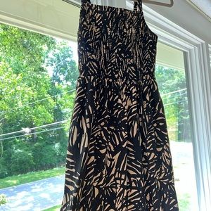 Old Navy Black & Tan Midi Dress, size XS. Has pockets. Excellent condition.